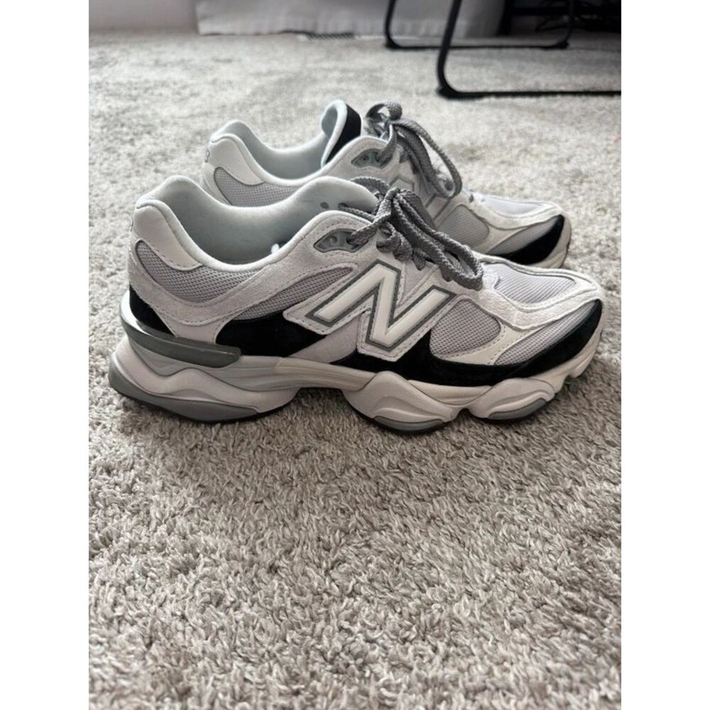 New Balance 9060 Men’s Size 9 Sneakers